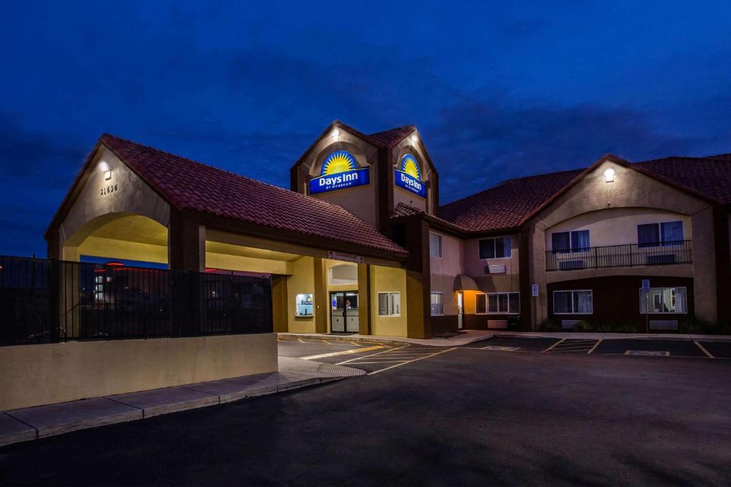 Days Inn by Wyndham Phoenix North image 10