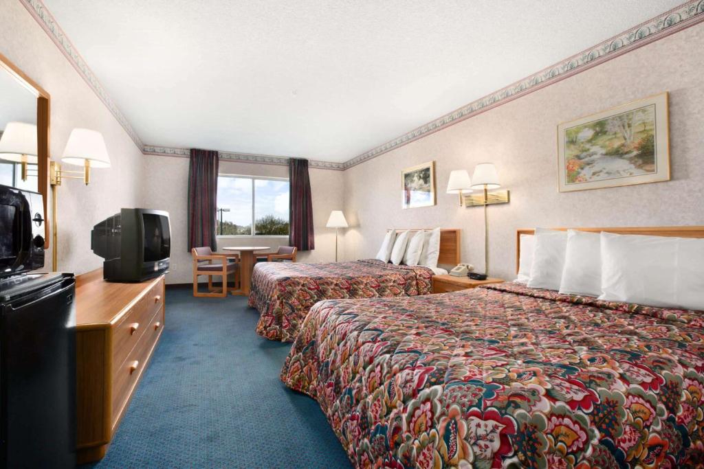 Days Inn by Wyndham Phoenix North image 14