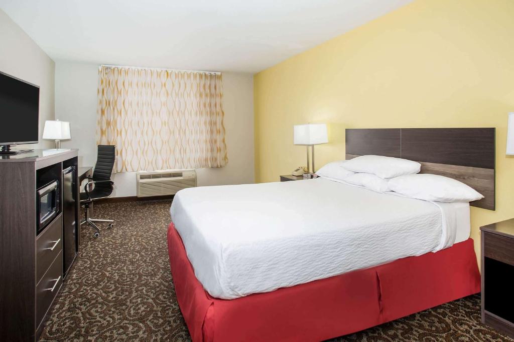 Days Inn by Wyndham Phoenix North image 15