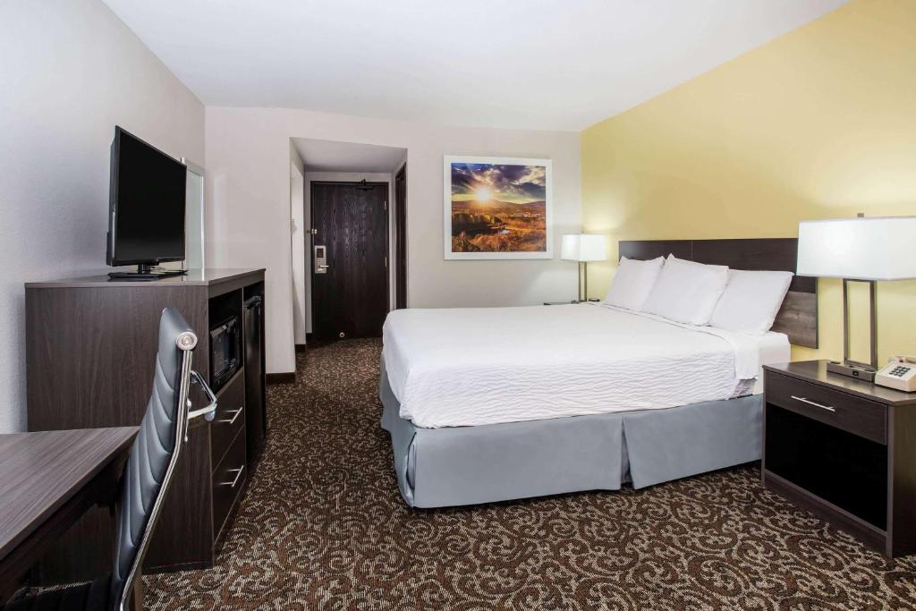 Days Inn by Wyndham Phoenix North image 16