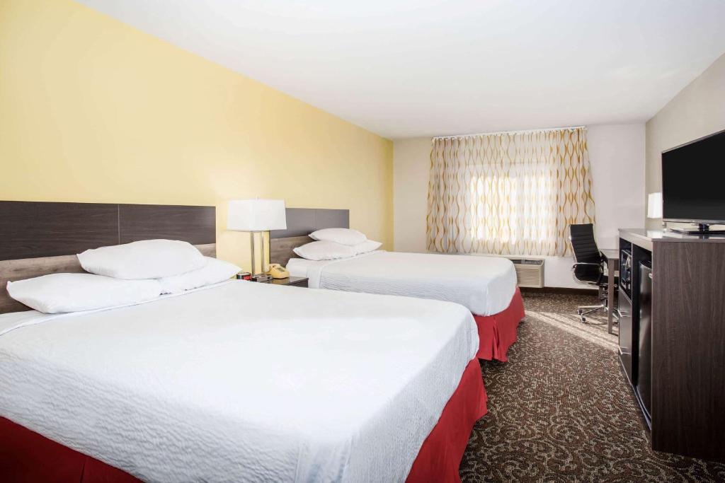 Days Inn by Wyndham Phoenix North image 19