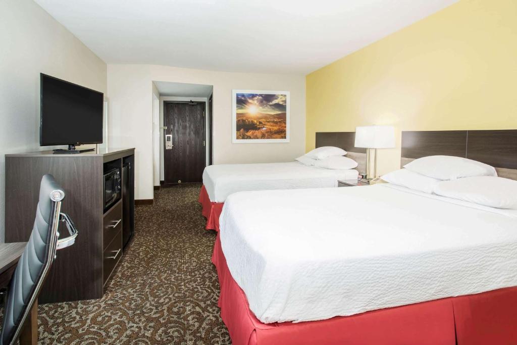 Days Inn by Wyndham Phoenix North image 21