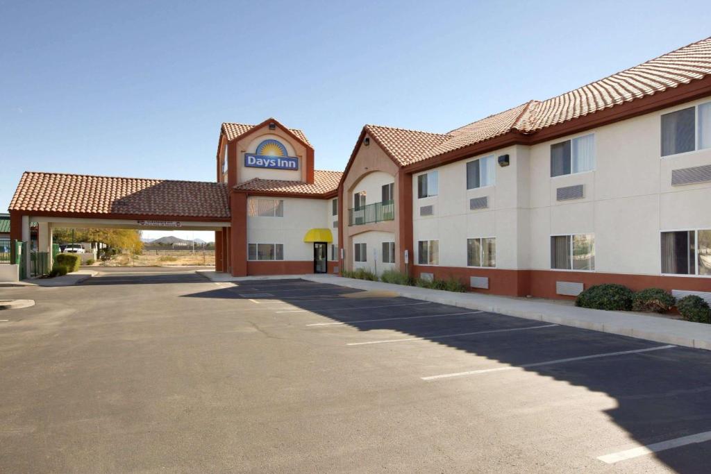 Days Inn by Wyndham Phoenix North image 7