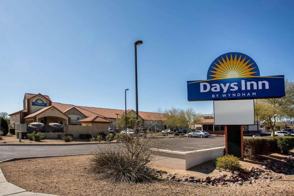 Days Inn by Wyndham Phoenix North image 8