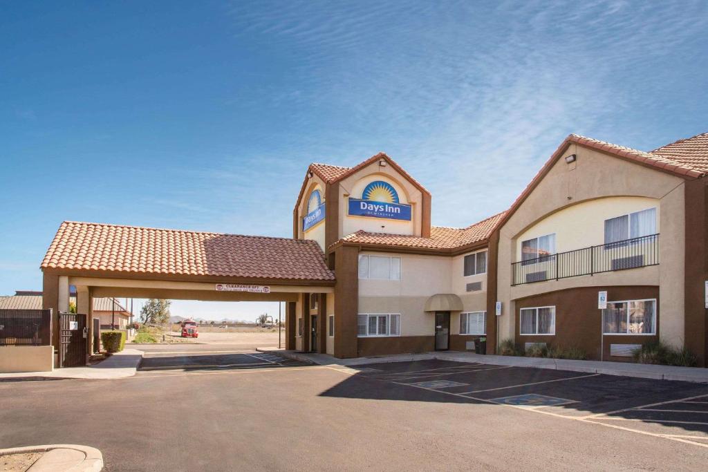 Days Inn by Wyndham Phoenix North image 9